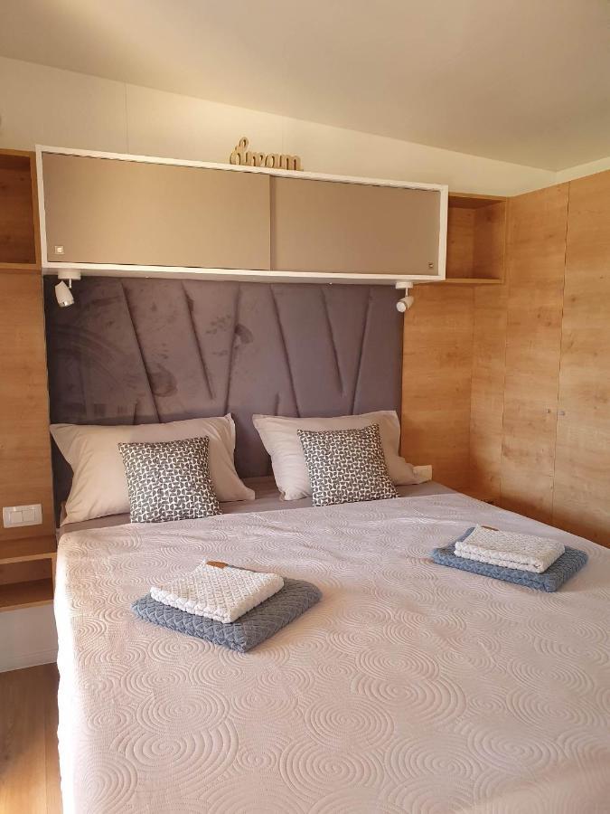 PUY Mobile Homes Karlo & Dino מראה חיצוני תמונה