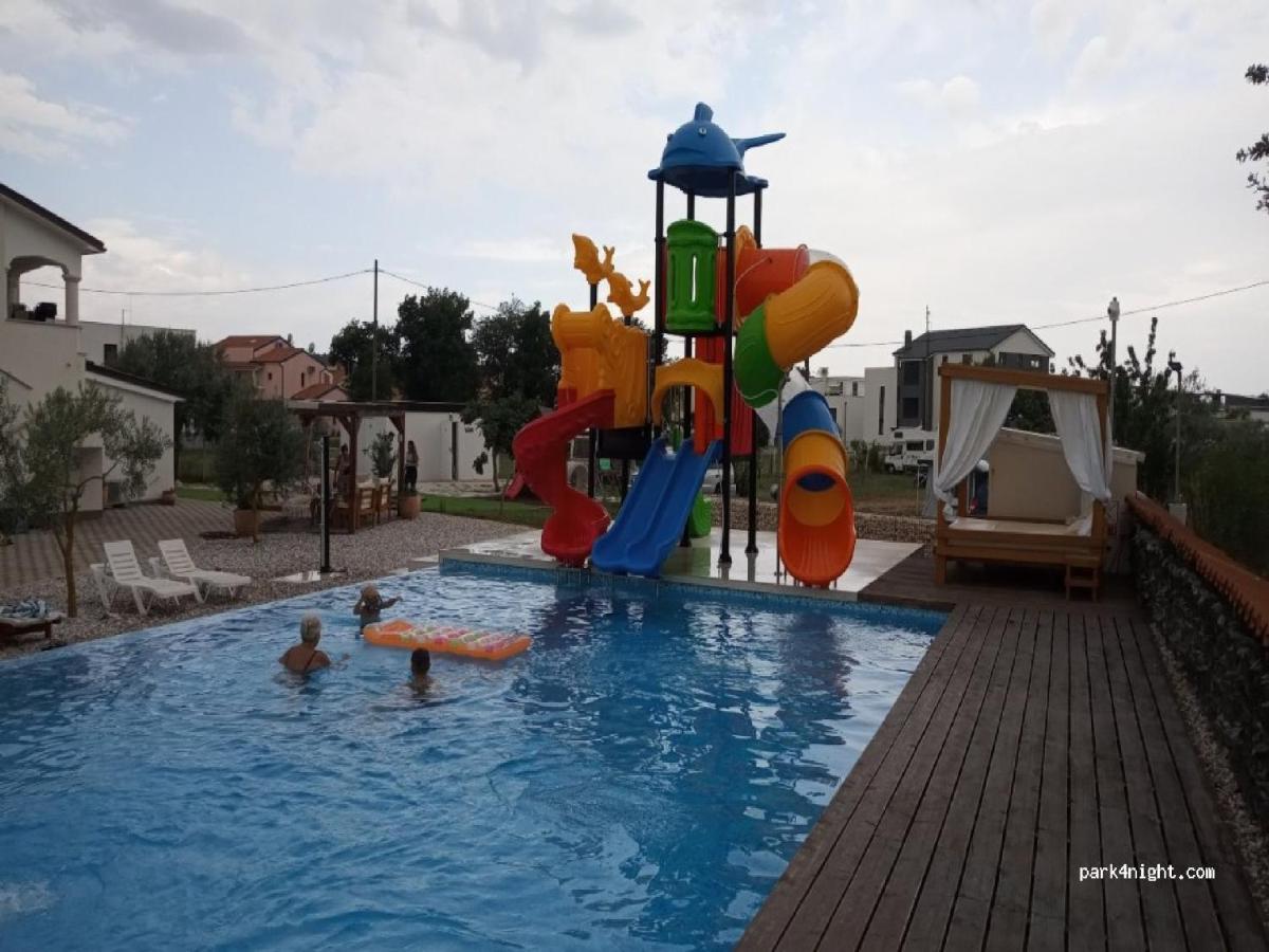 PUY Mobile Homes Karlo & Dino מראה חיצוני תמונה